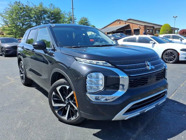 Used 2024 Mitsubishi Outlander SE image 12