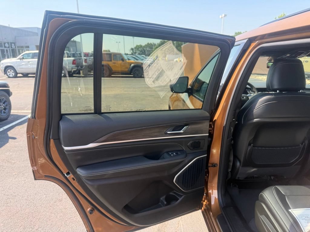 New 2026 Jeep Grand Cherokee L Limited AWD/4WD image 32