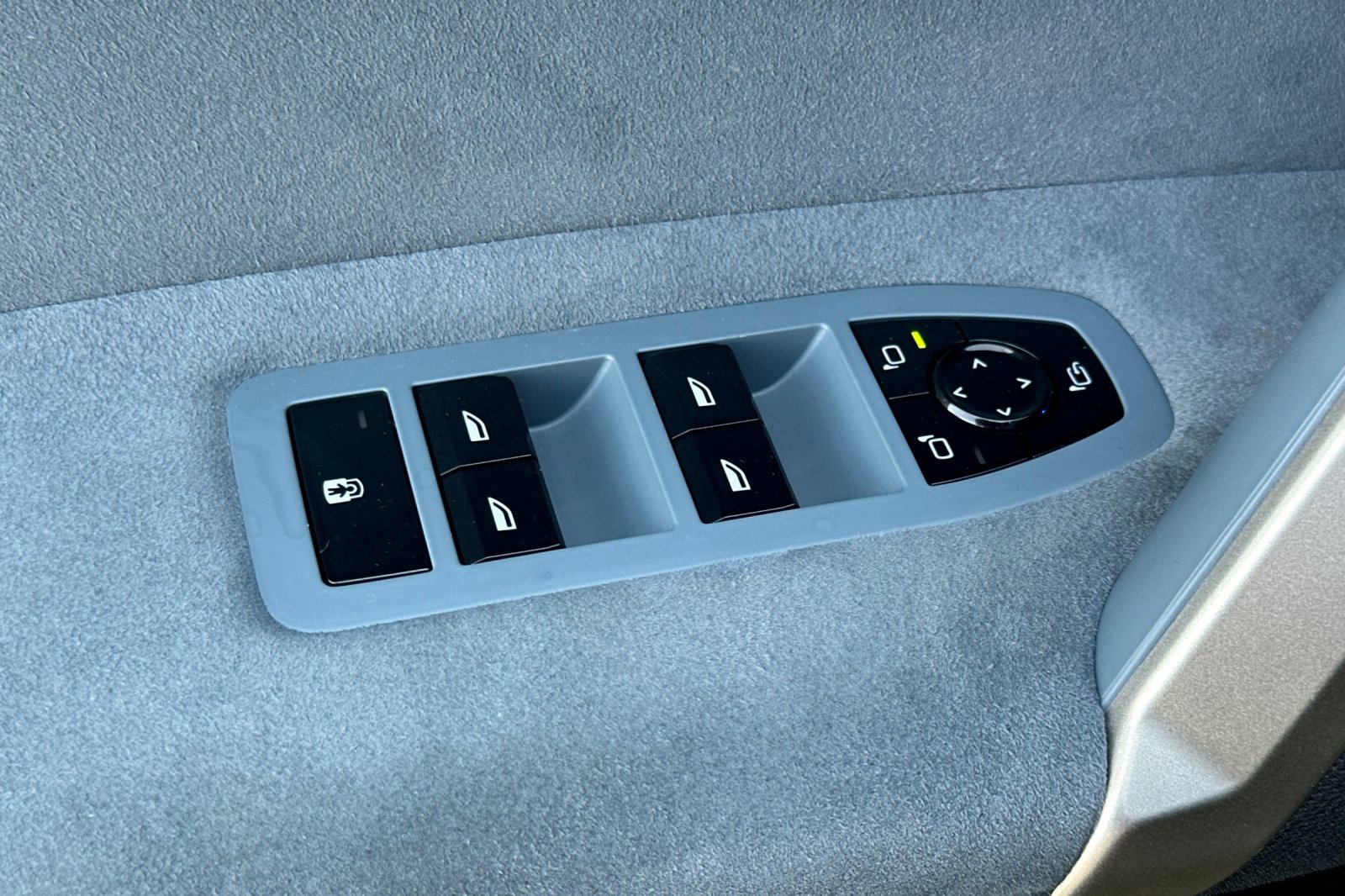 Used 2023 BMW iX xDrive50 w/ Premium Package image 13