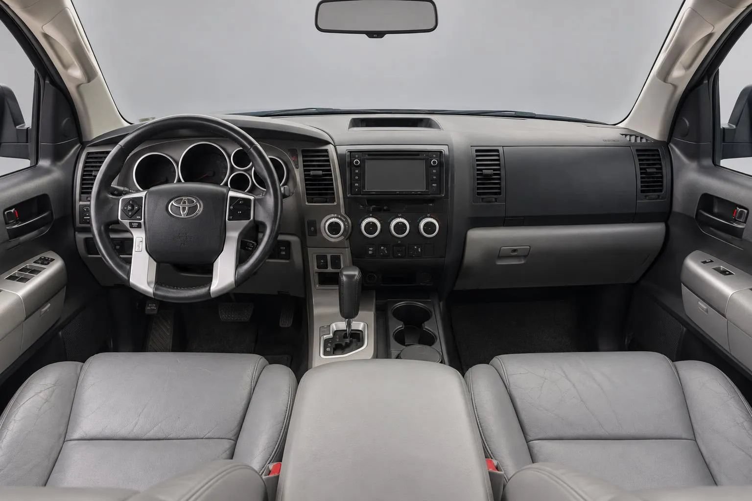 Used 2016 Toyota Sequoia SR5 w/ Premium Package AWD/4WD image 8