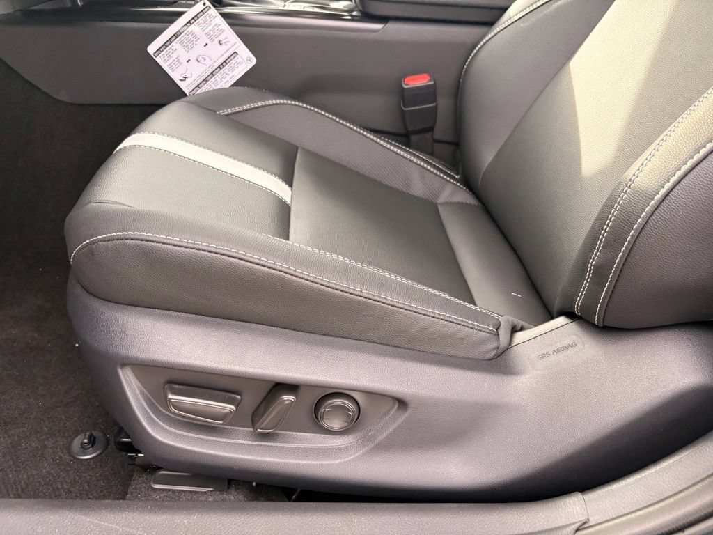 Used 2026 Toyota Camry SE FWD image 25