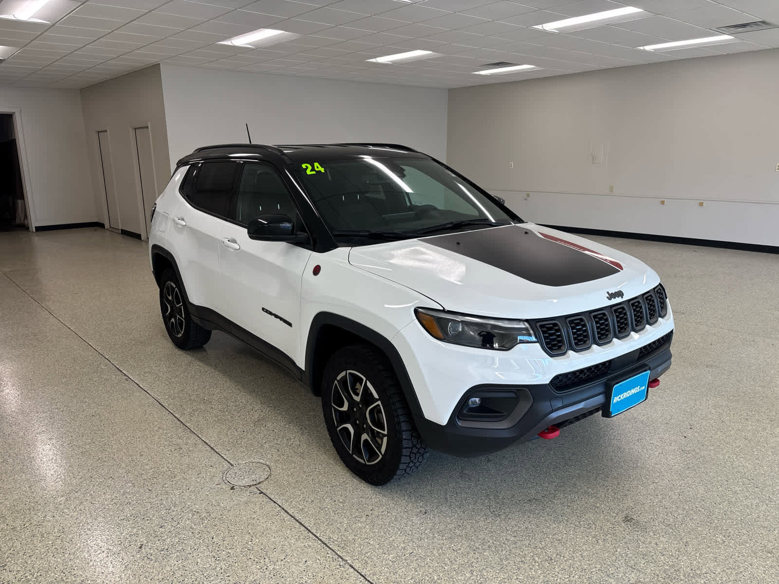 Used 2024 Jeep Compass Trailhawk w/ Trailhawk Elite Group image 6