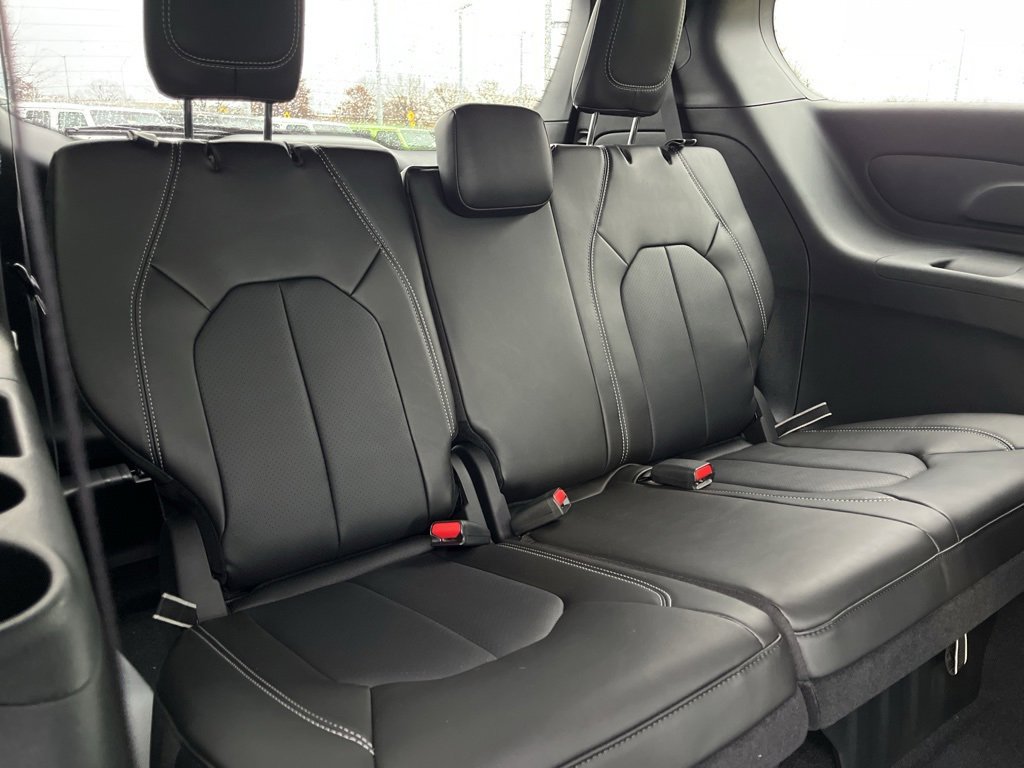 New 2026 Chrysler Pacifica Select image 41