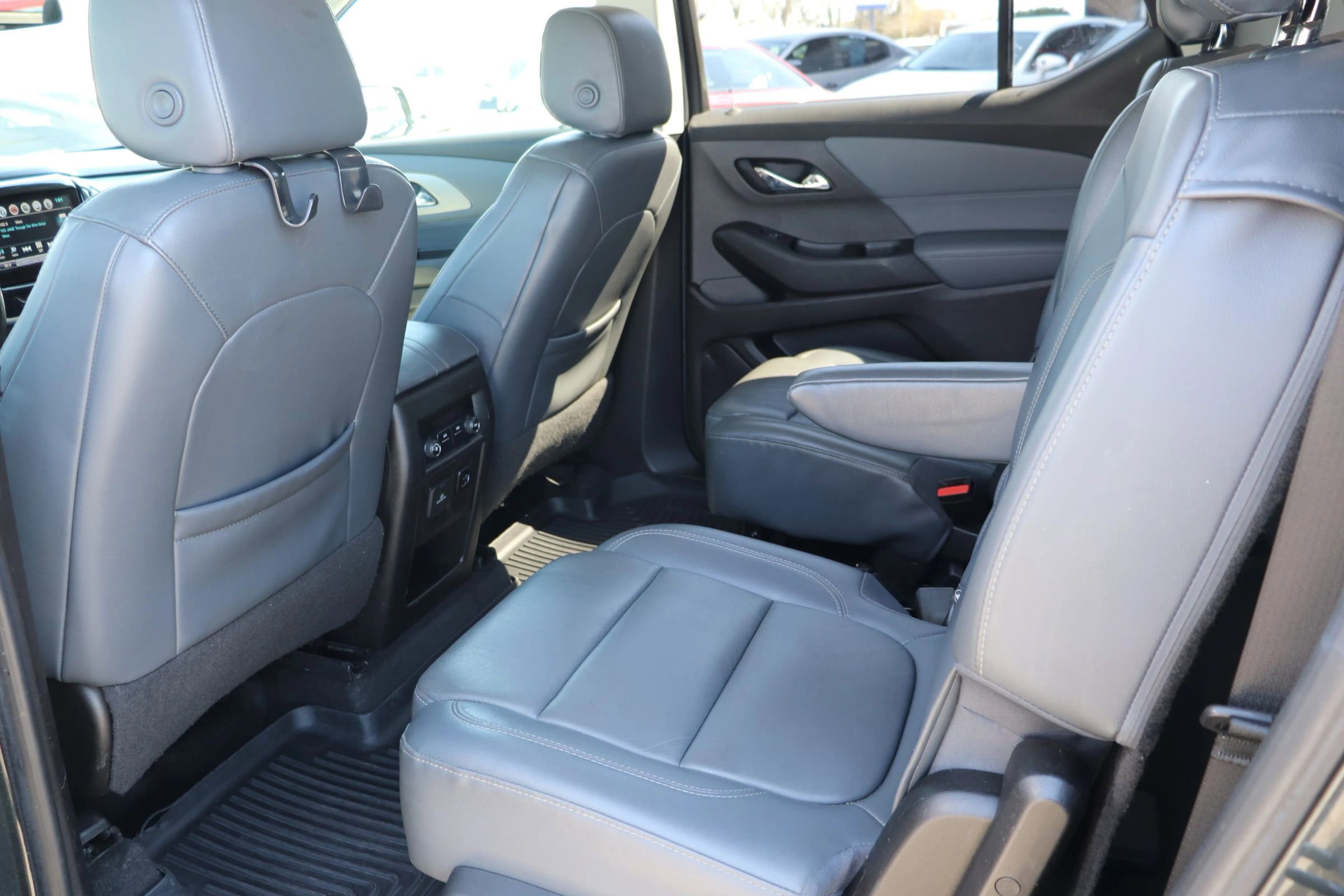Used 2018 Chevrolet Traverse LT image 11