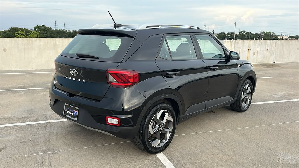 Used 2025 Hyundai Venue SEL FWD image 13