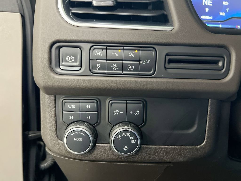 Used 2022 Chevrolet Suburban Z71 w/ Luxury Package image 14