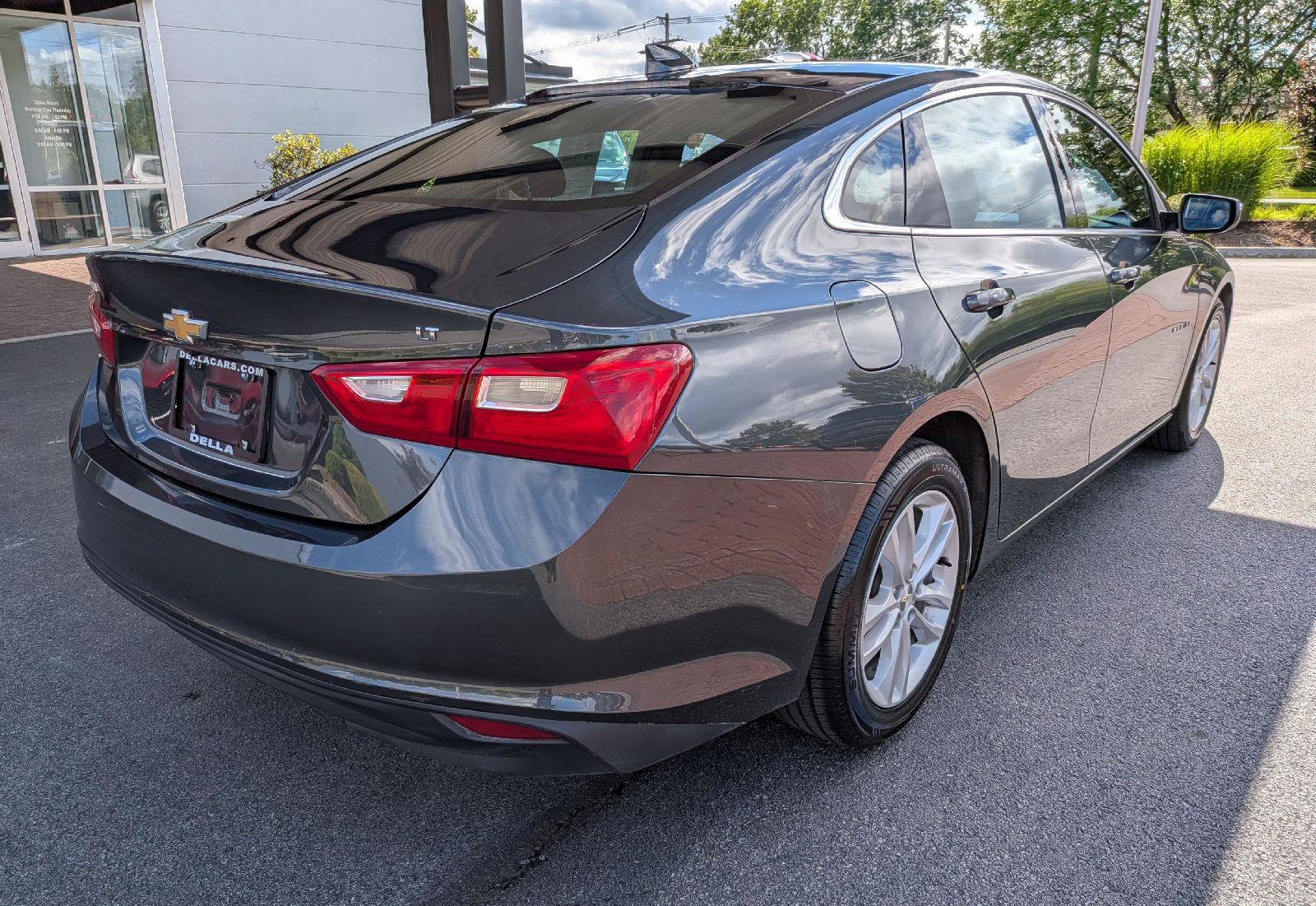 Used 2018 Chevrolet Malibu LT FWD image 8