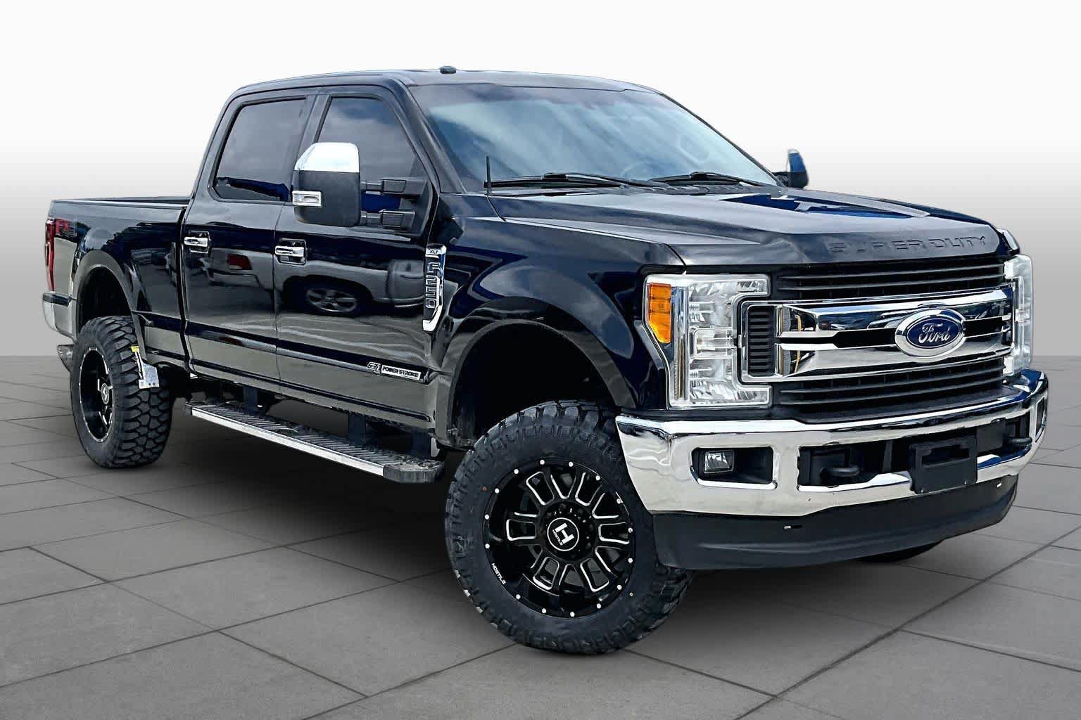 Used 2017 Ford F250 XLT w/ XLT Premium Package AWD/4WD image 2