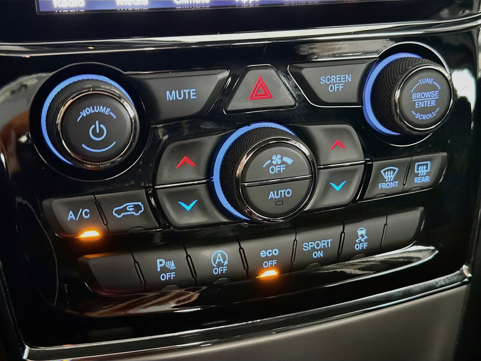 Used 2019 Jeep Grand Cherokee Altitude AWD/4WD image 22