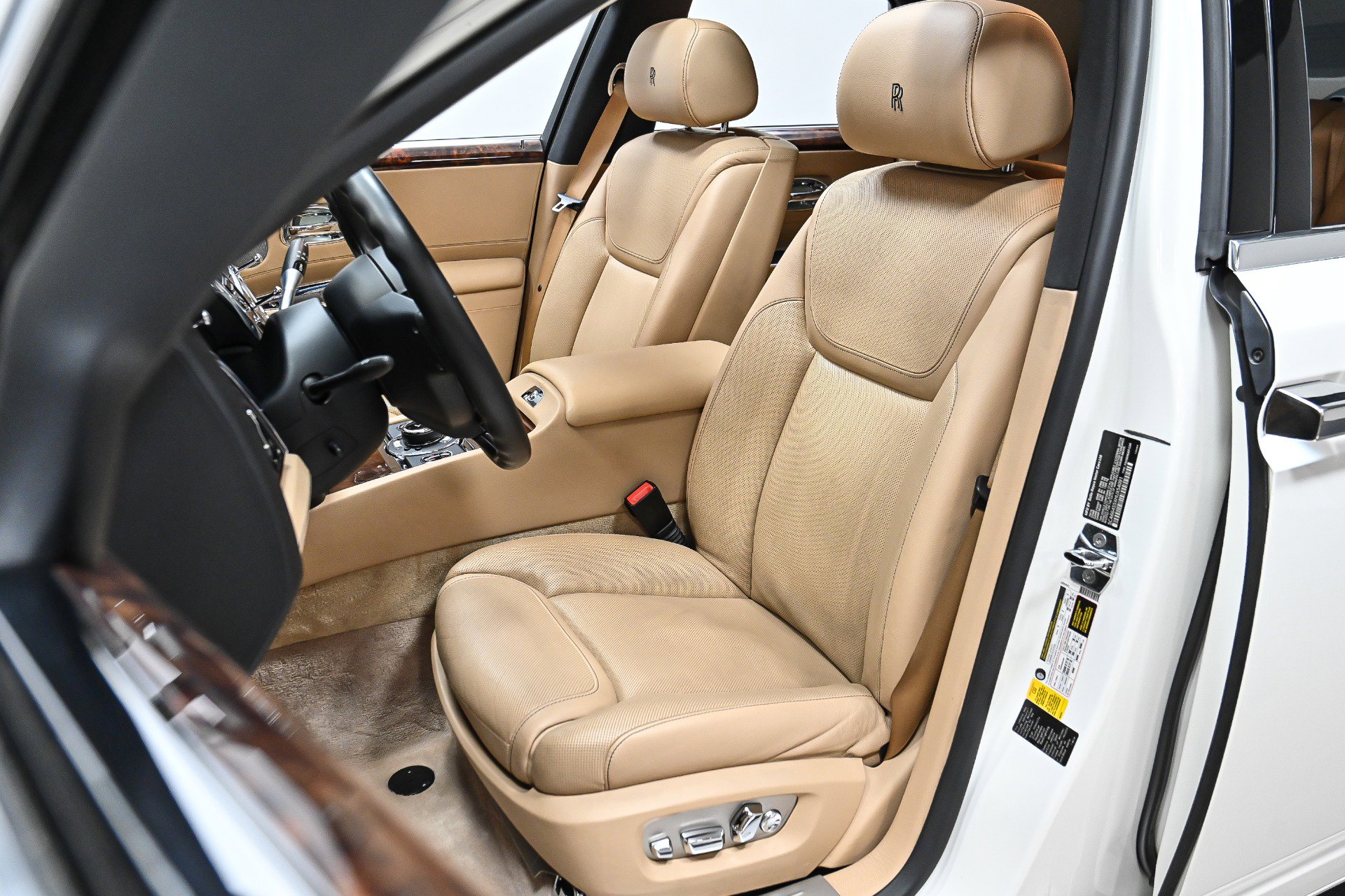 Used 2017 Rolls-Royce Ghost image 6