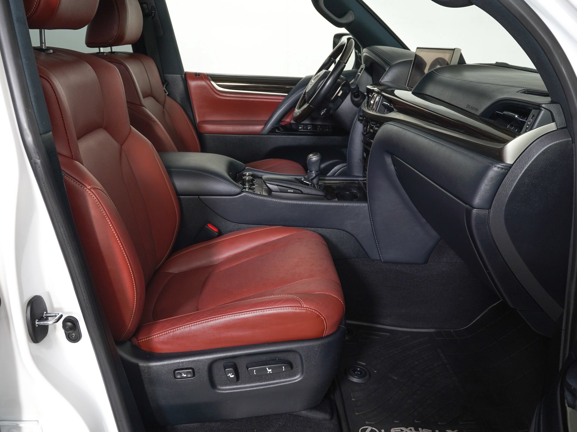Used 2021 Lexus LX 570 4WD w/ Sport Package image 9