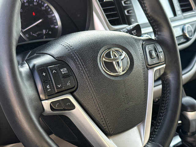 Used 2018 Toyota Highlander Limited Platinum AWD/4WD image 29
