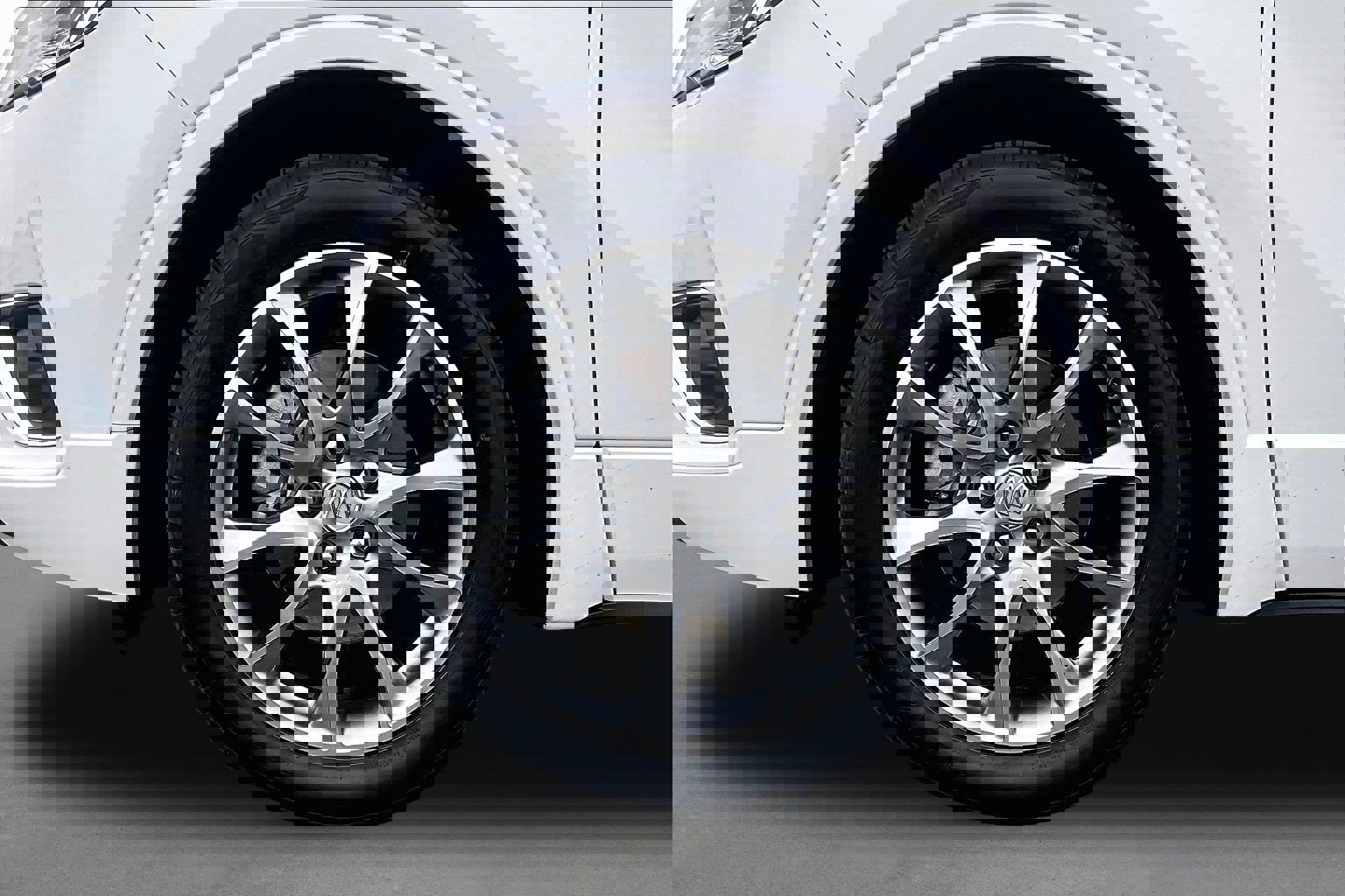 Used 2020 Buick Envision Essence w/ Experience Buick Package image 8