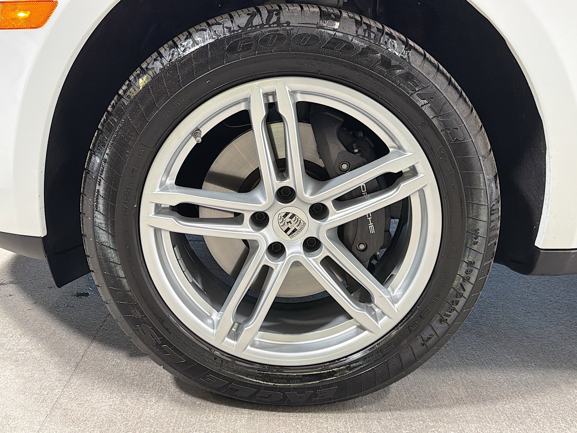 Certified 2025 Porsche Macan image 41