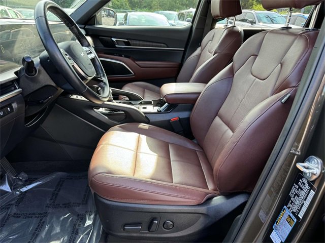 Used 2024 Kia Telluride EX w/ EX Captain's Chair Package image 18
