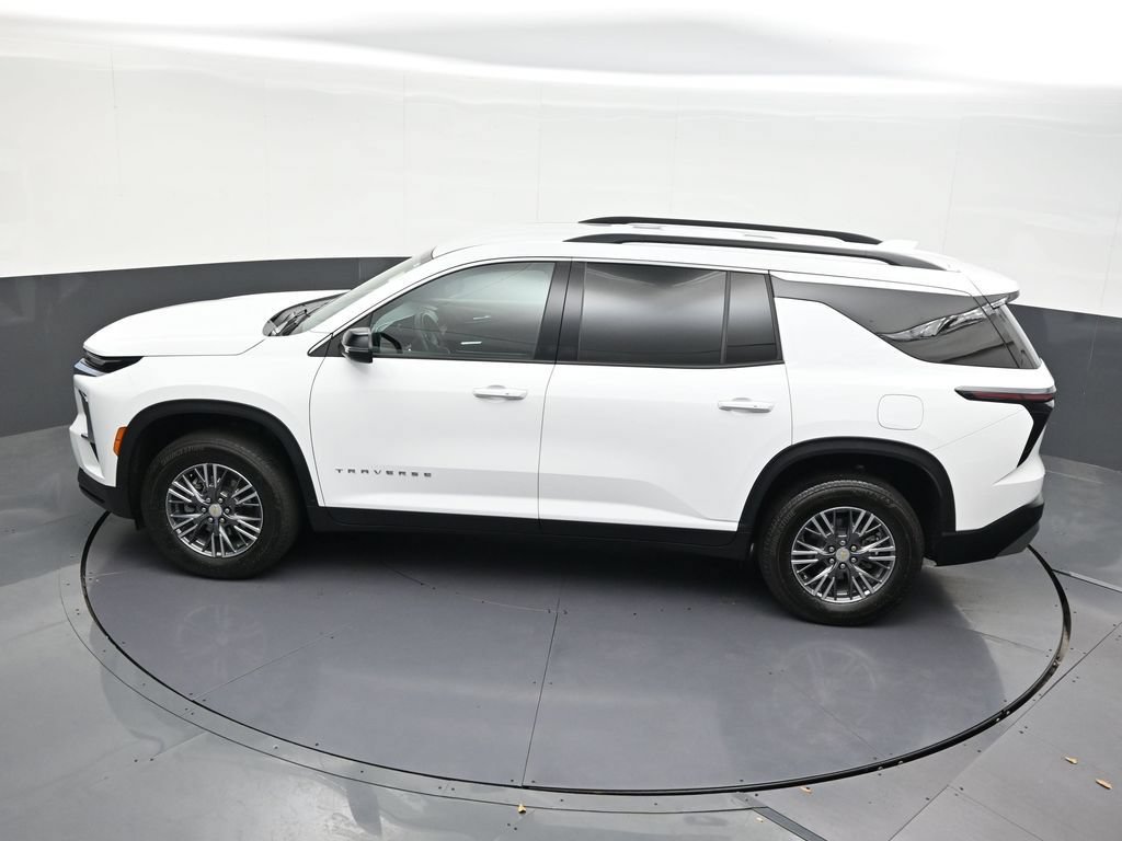 Used 2025 Chevrolet Traverse LT FWD image 18