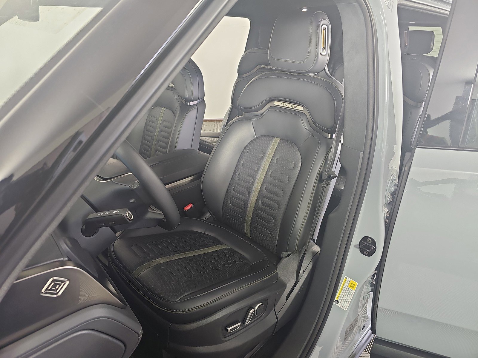 Used 2024 Rivian R1S Adventure AWD/4WD image 20