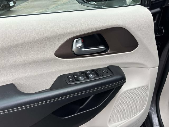 Used 2023 Chrysler Voyager LX FWD image 26