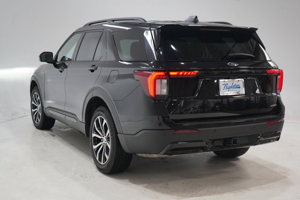 Used 2025 Ford Explorer ST-Line AWD/4WD image 19