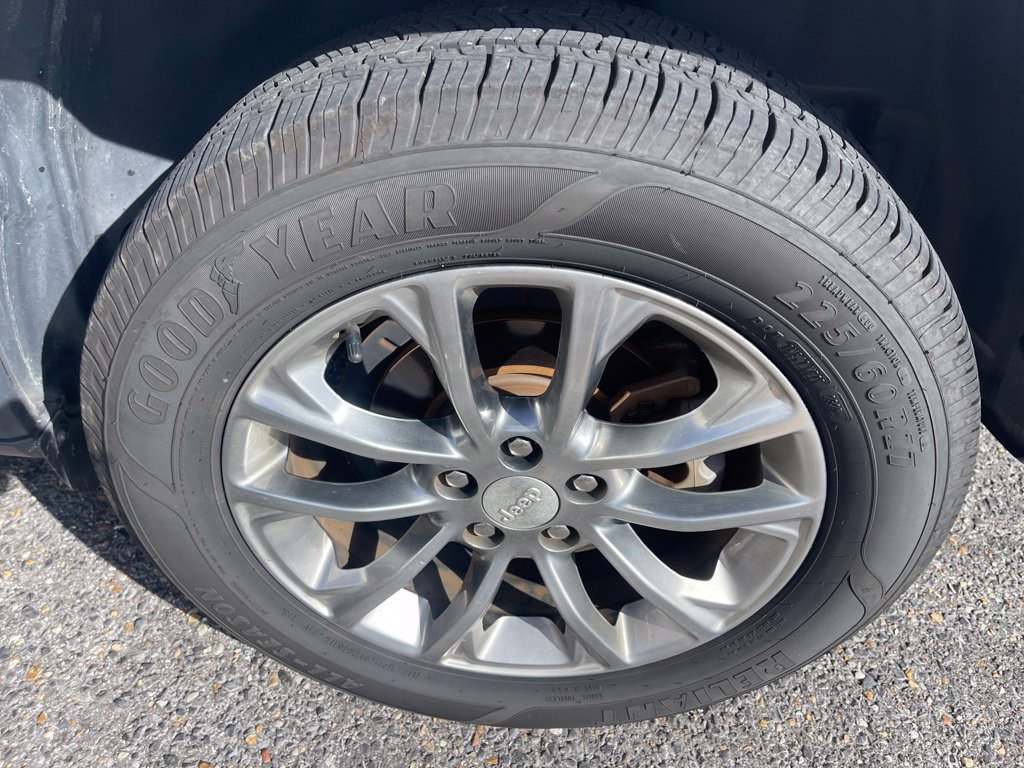 Used 2021 Jeep Cherokee Latitude Plus FWD image 15