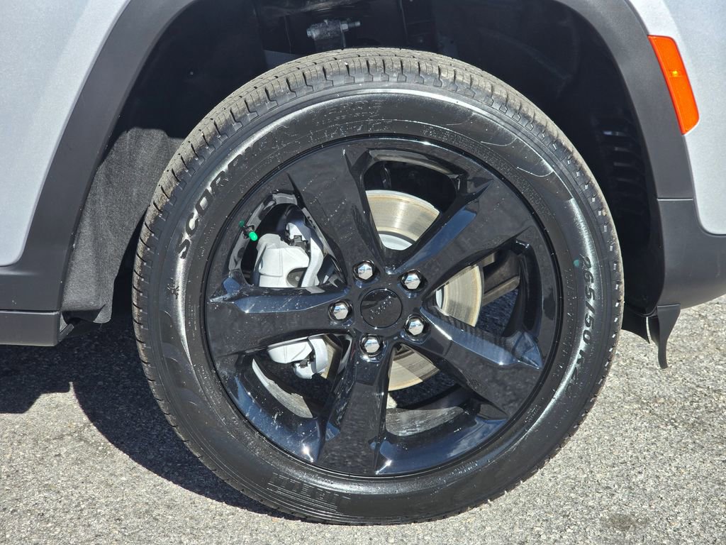 New 2025 Jeep Grand Cherokee Limited w/ Black Appearance Package image 15