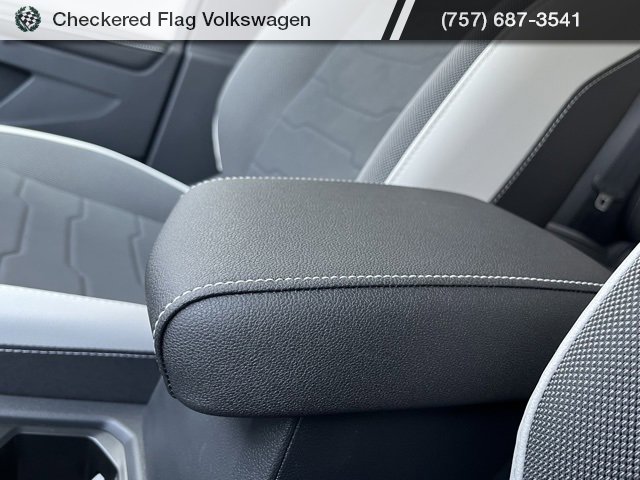 New 2025 Volkswagen Taos SE image 40