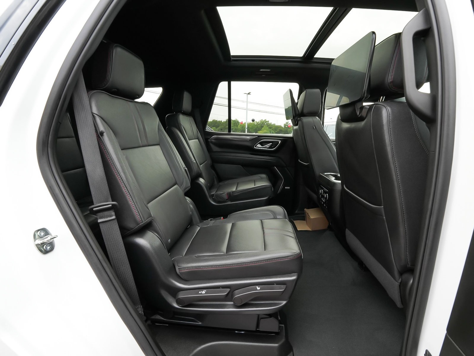 Used 2023 Chevrolet Tahoe RST w/ Luxury Package AWD/4WD image 47