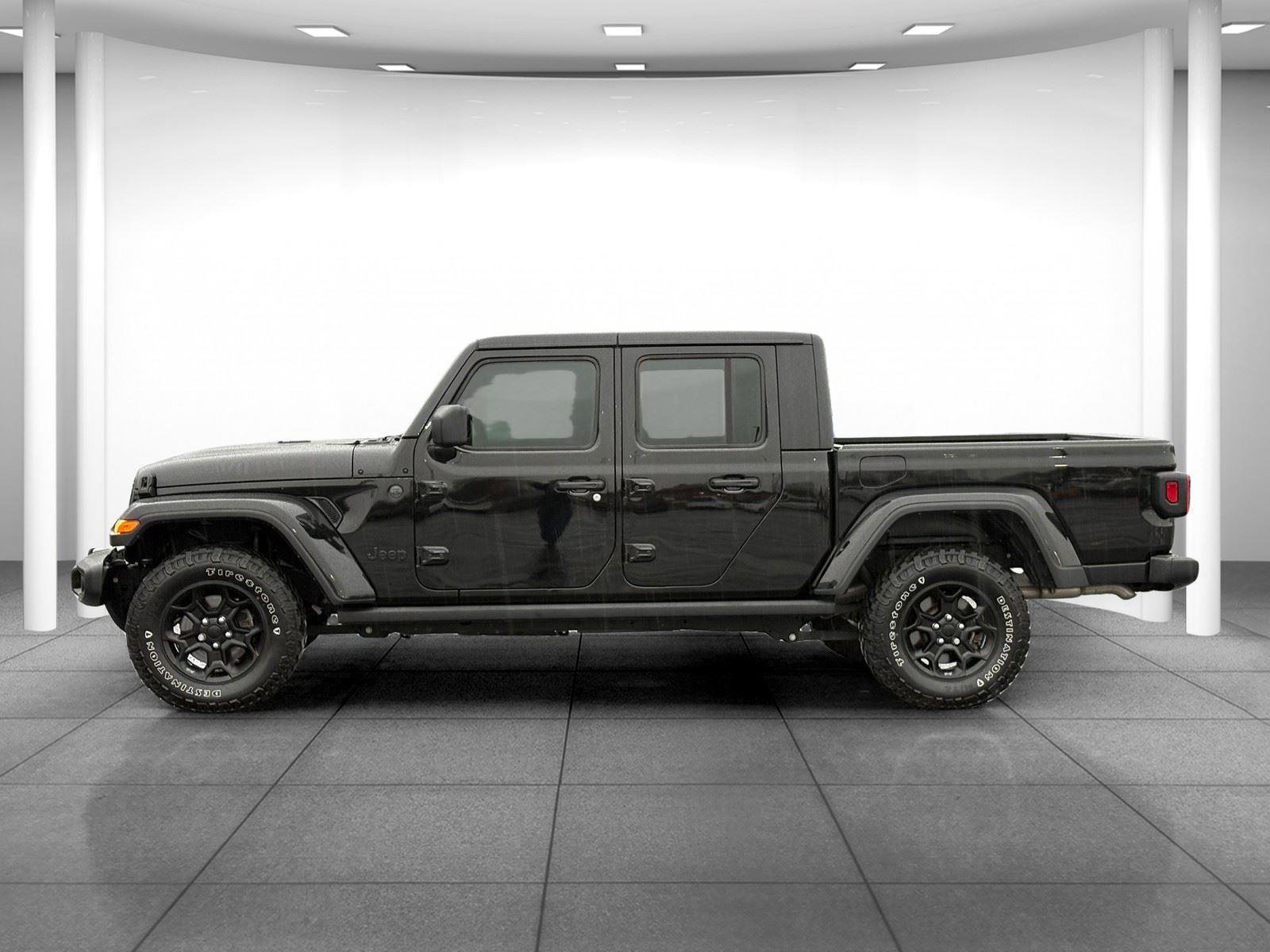 Used 2023 Jeep Gladiator Willys image 4