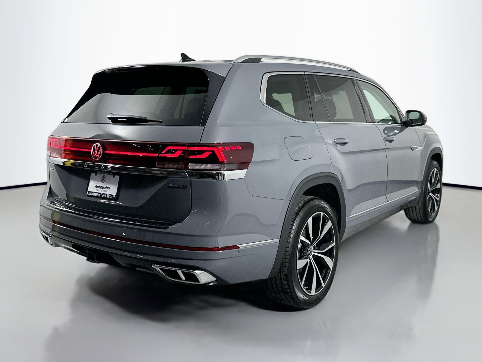 Certified 2026 Volkswagen Atlas SEL Premium R-Line AWD/4WD image 4
