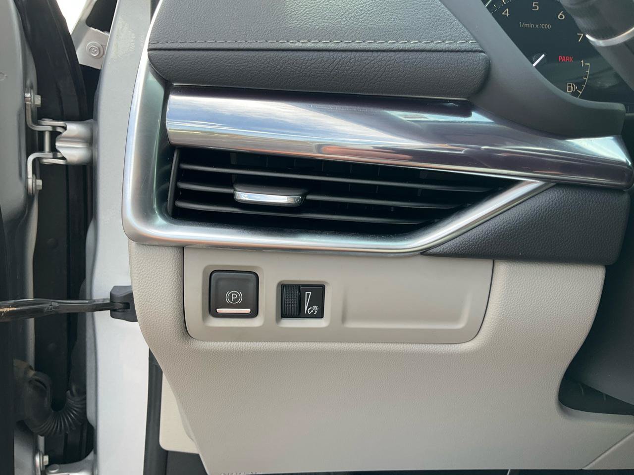 Used 2021 Cadillac XT4 Luxury FWD image 27