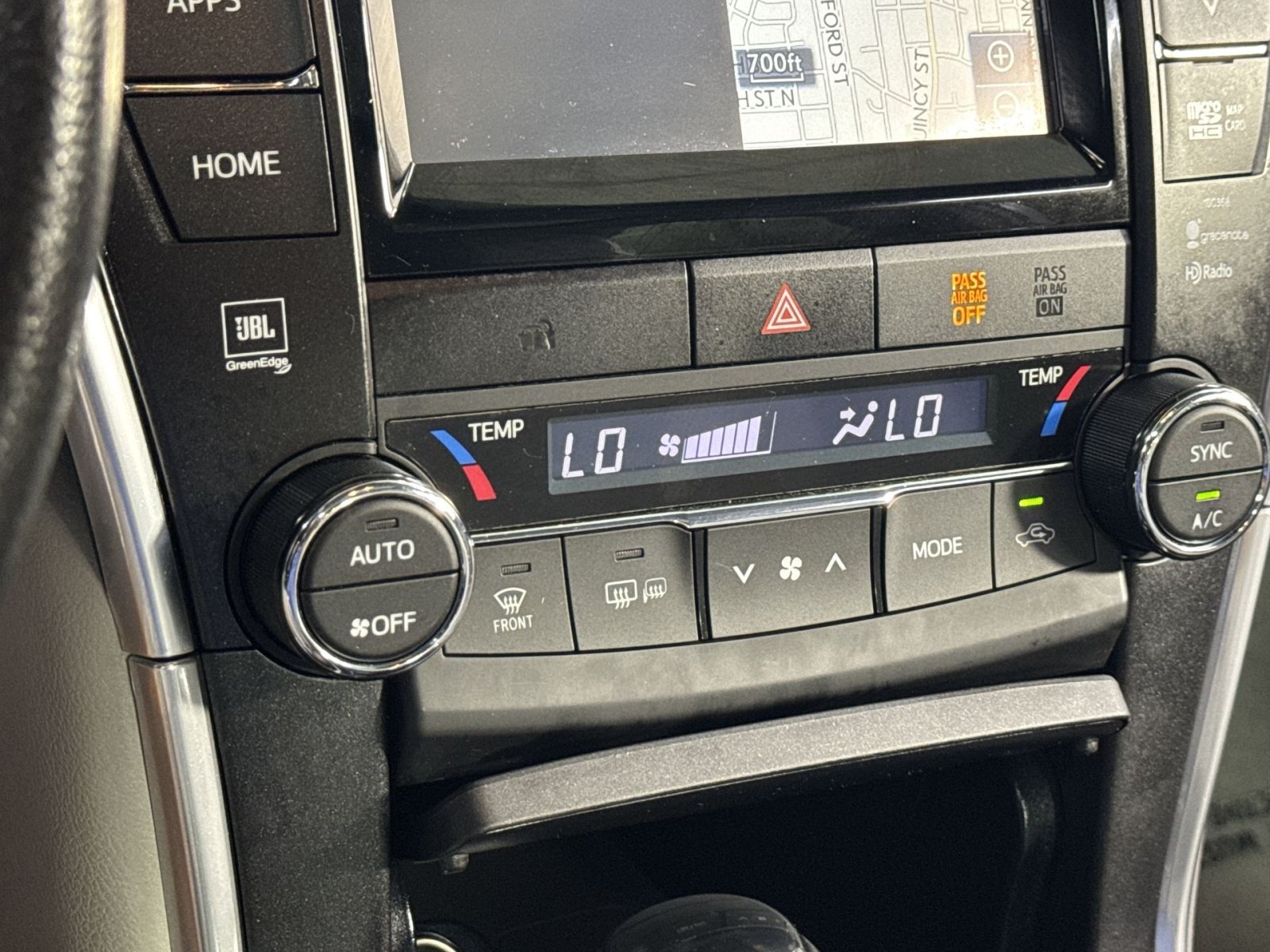Used 2015 Toyota Camry XLE w/ Moonroof Package FWD image 33