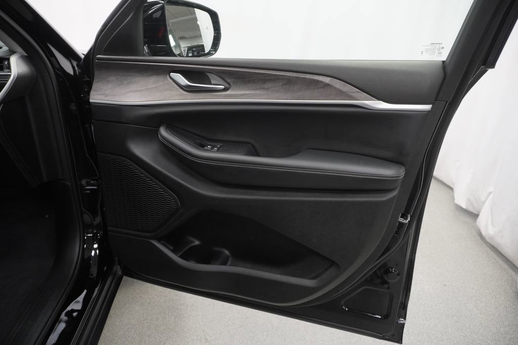 Certified 2023 Jeep Grand Cherokee L Limited image 45