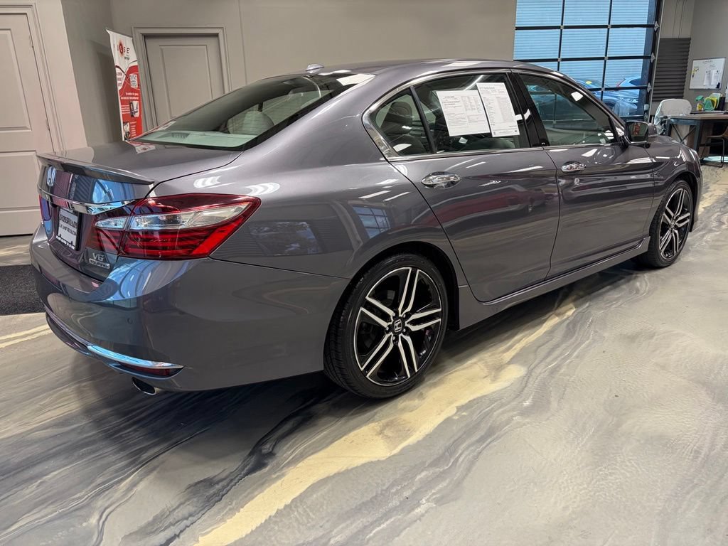 Used 2017 Honda Accord Touring image 35