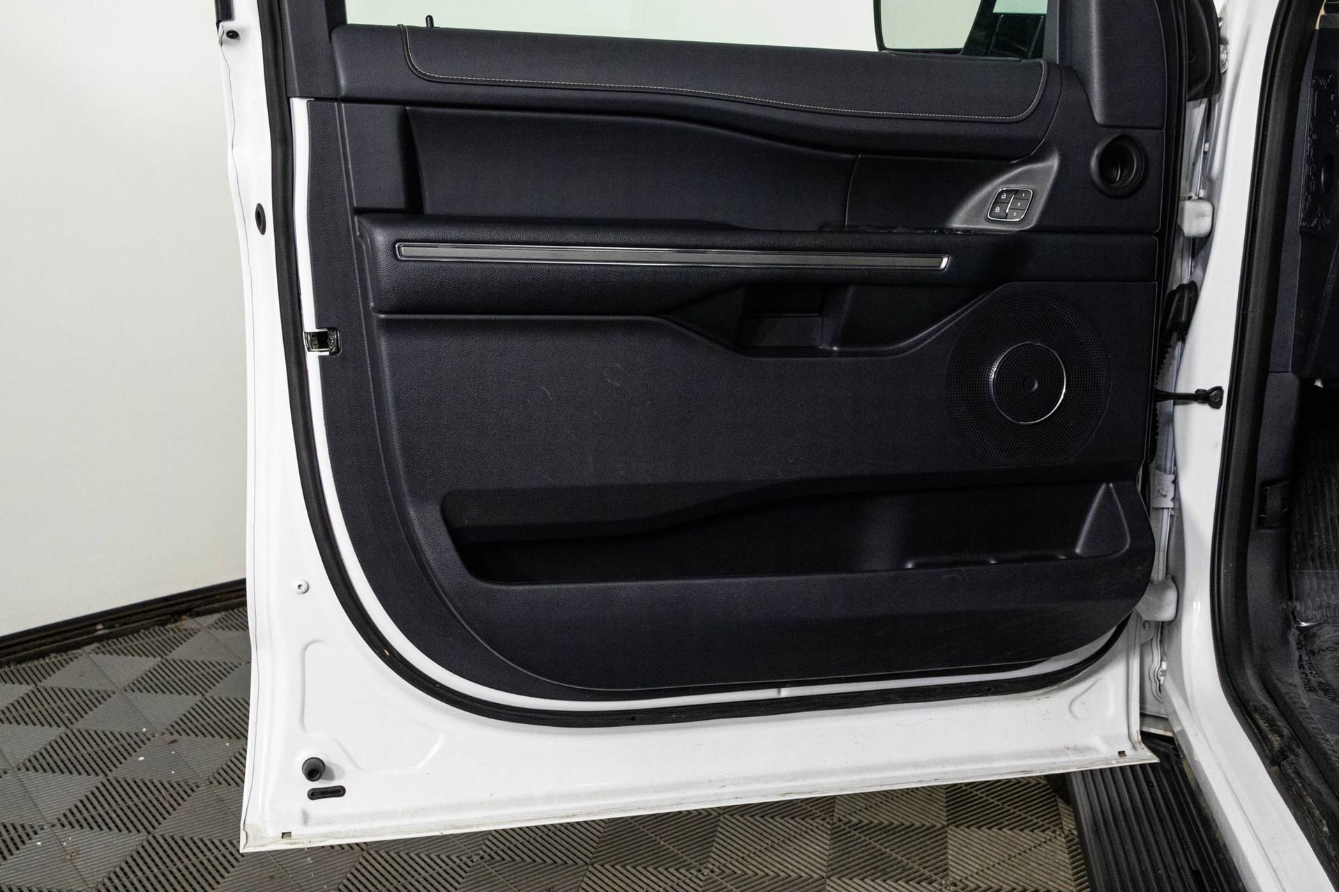 Used 2024 Ford Expedition Max XLT image 31