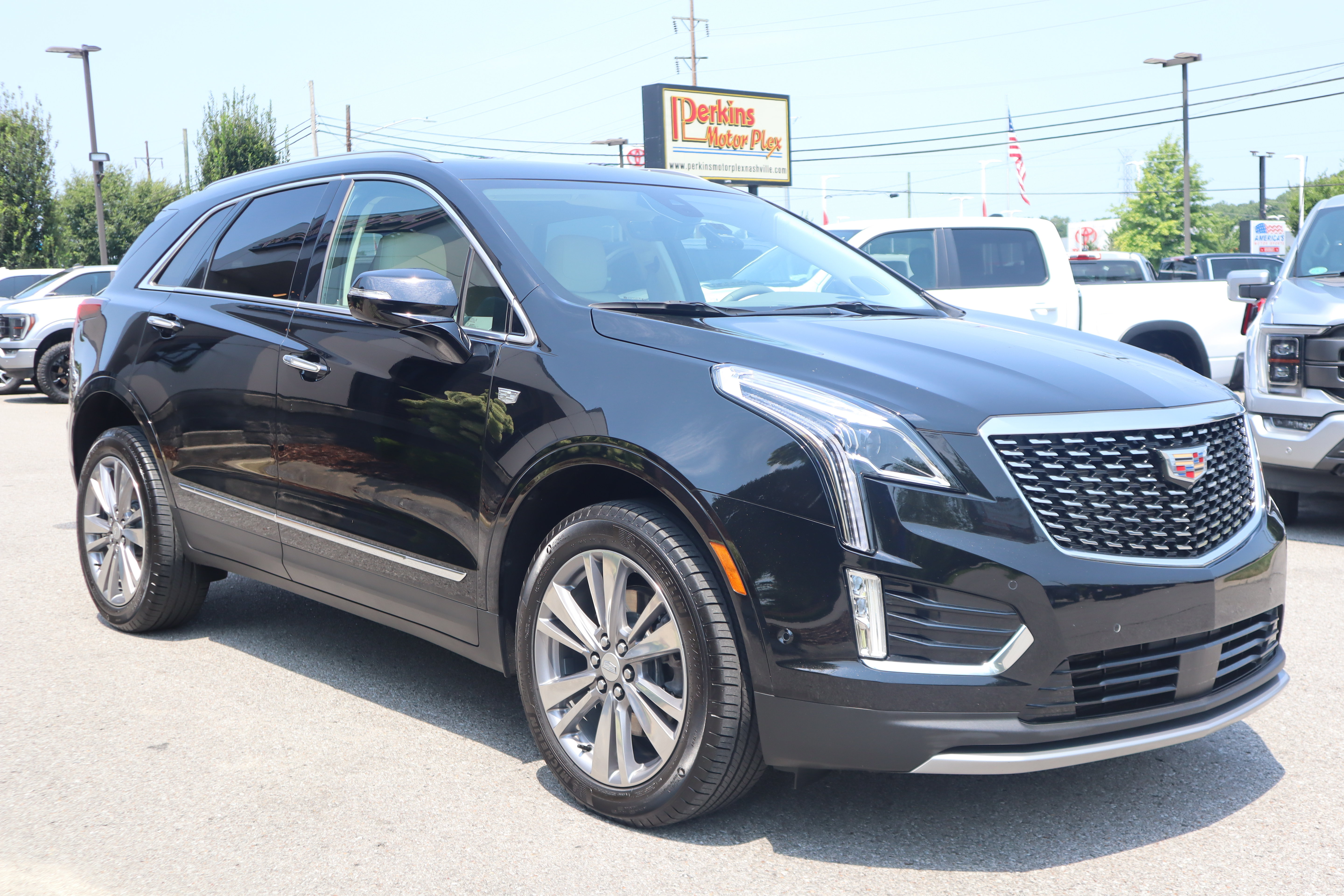 Used 2024 Cadillac XT5 Premium Luxury w/ Technology Package FWD image 5