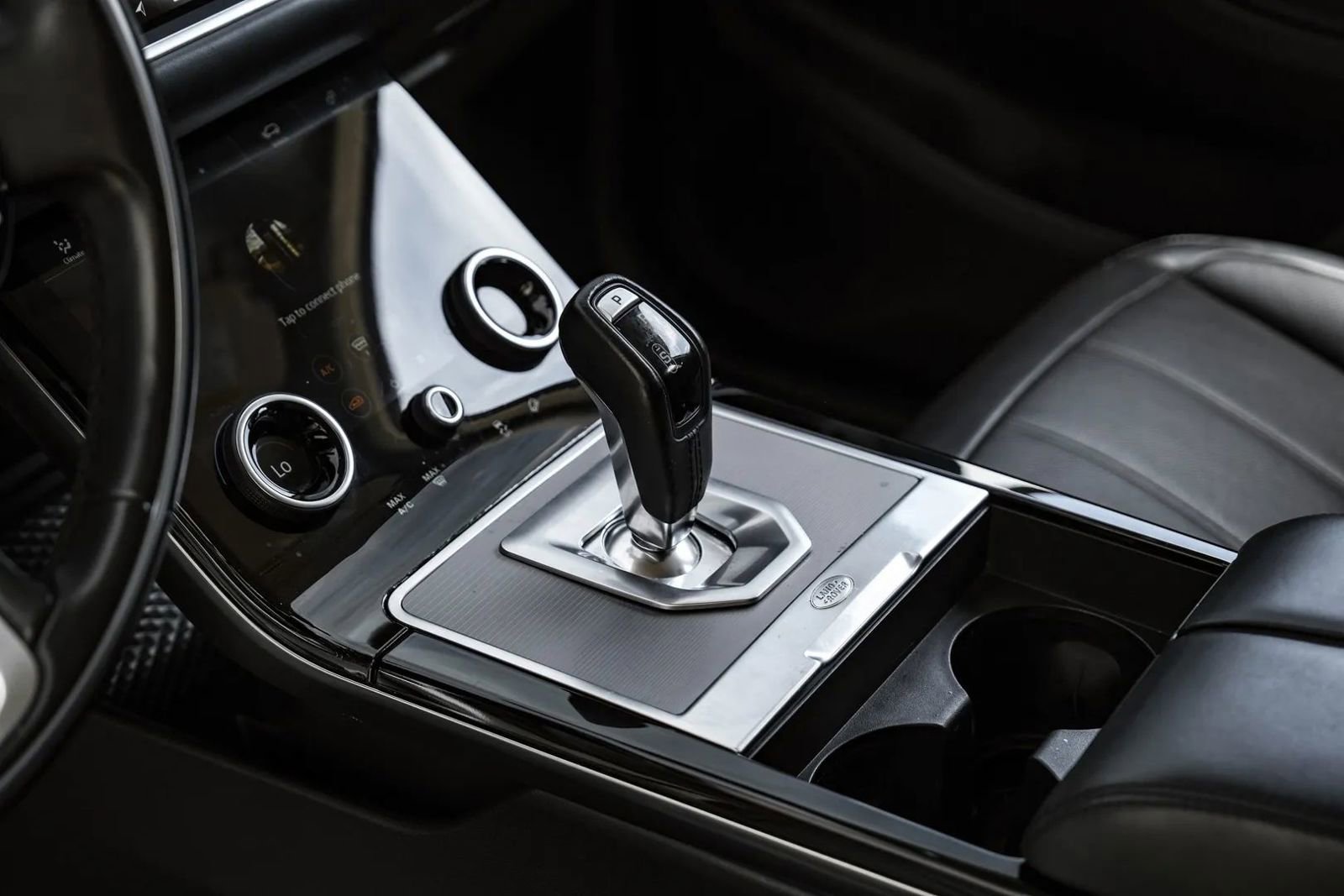 Used 2020 Land Rover Range Rover Evoque SE AWD/4WD image 27