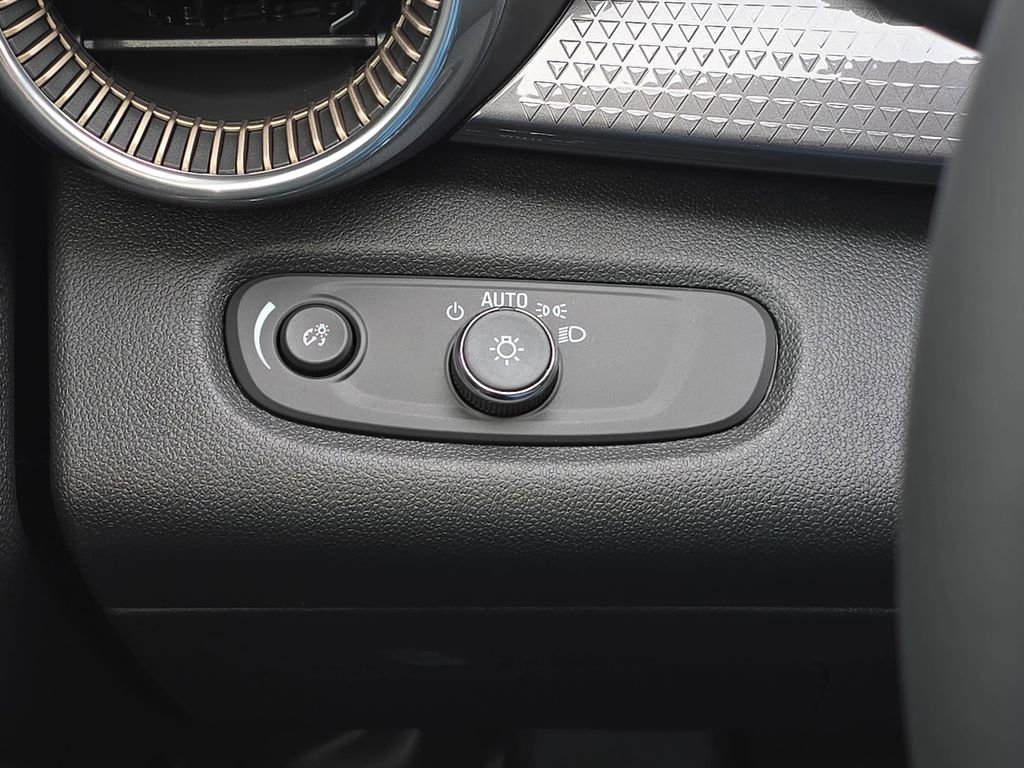 New 2026 Chevrolet Trax ACTIV w/ Driver Confidence Package FWD image 24