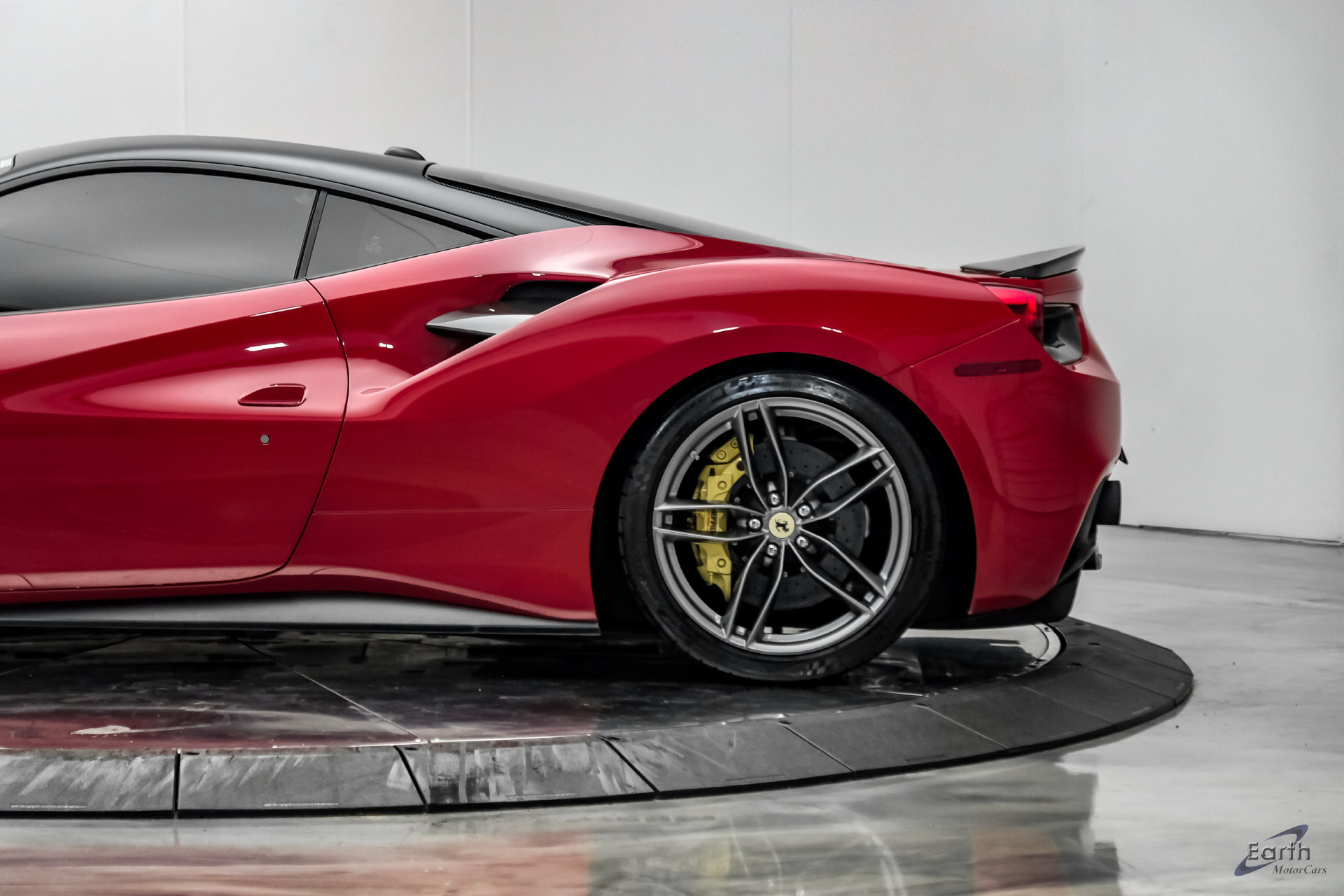 Used 2017 Ferrari 488 GTB RWD image 11
