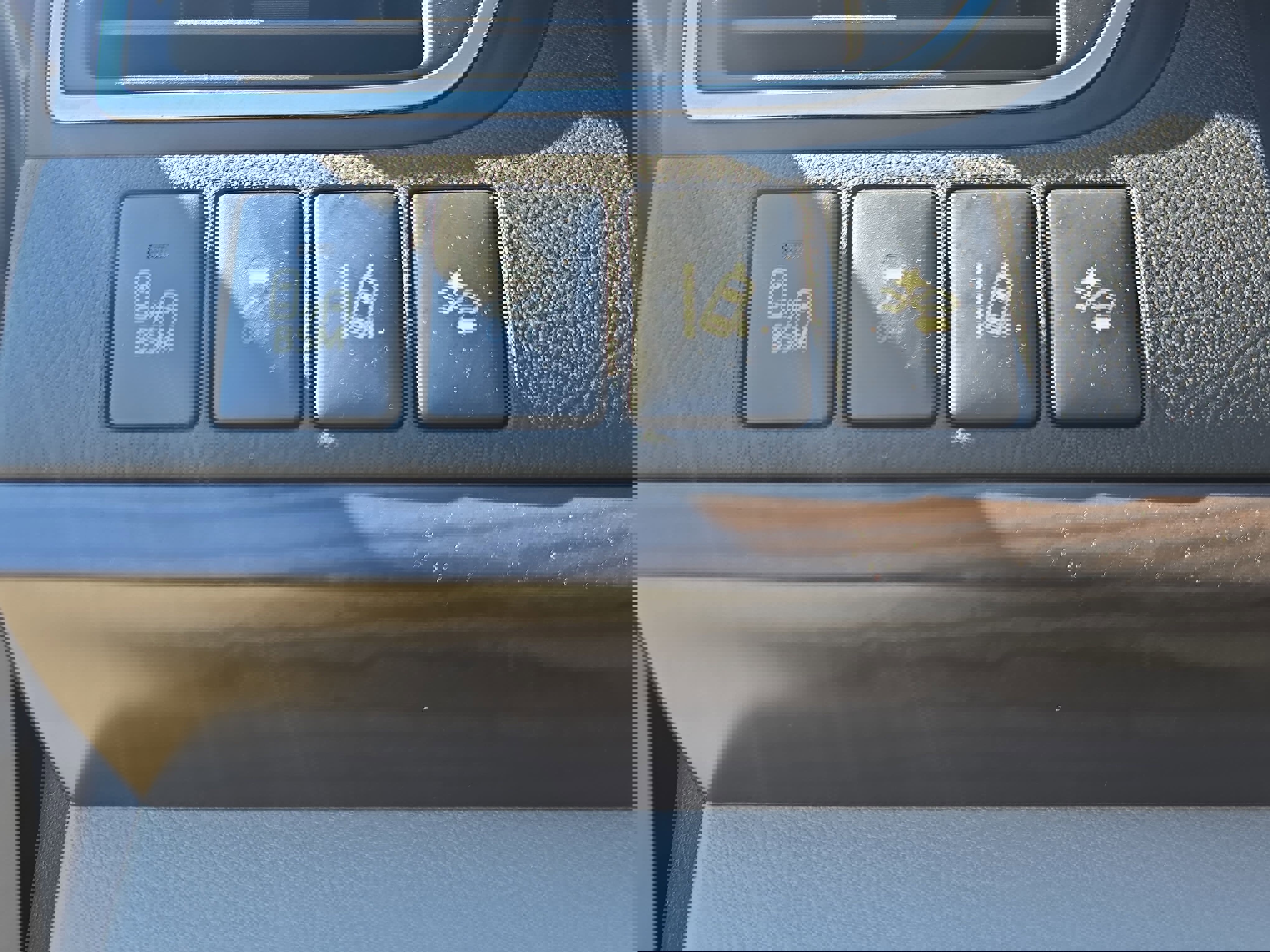 Used 2015 Toyota Camry XLE w/ Advanced Technology Package image 25