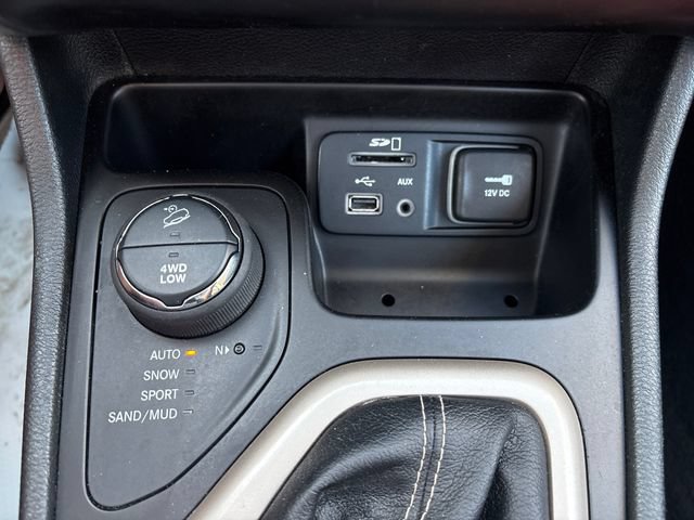 Used 2014 Jeep Cherokee Limited AWD/4WD image 19