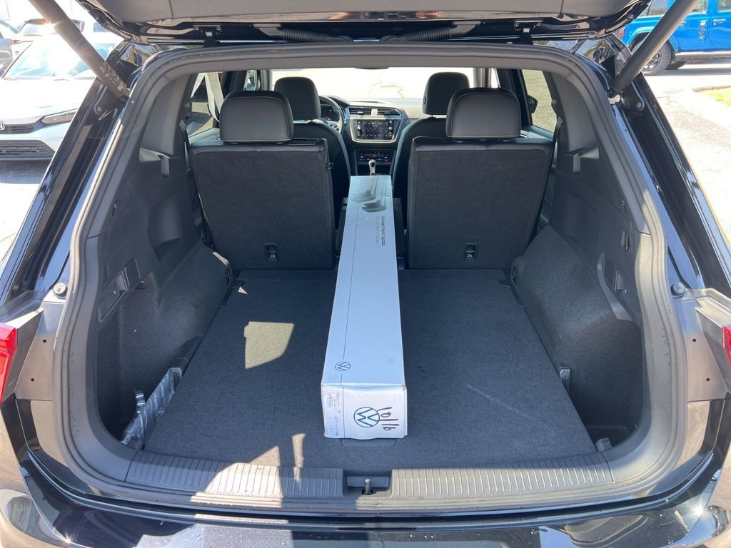 Certified 2024 Volkswagen Tiguan SE R-Line AWD/4WD image 13