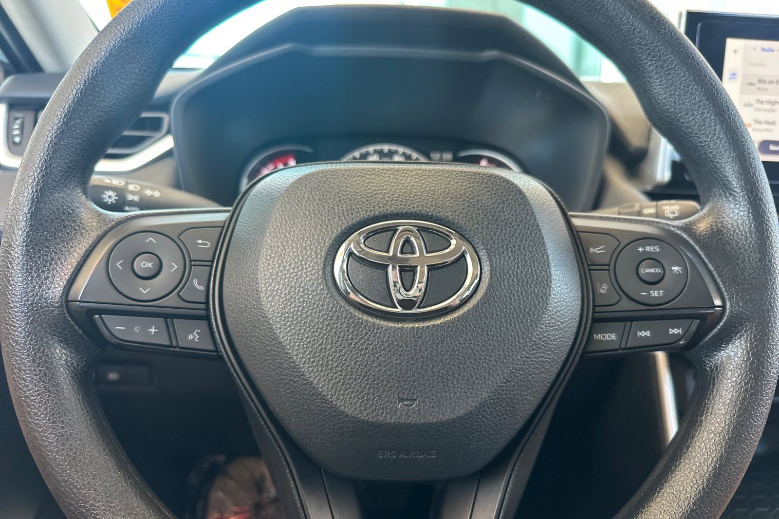 Certified 2025 Toyota RAV4 XLE FWD image 27