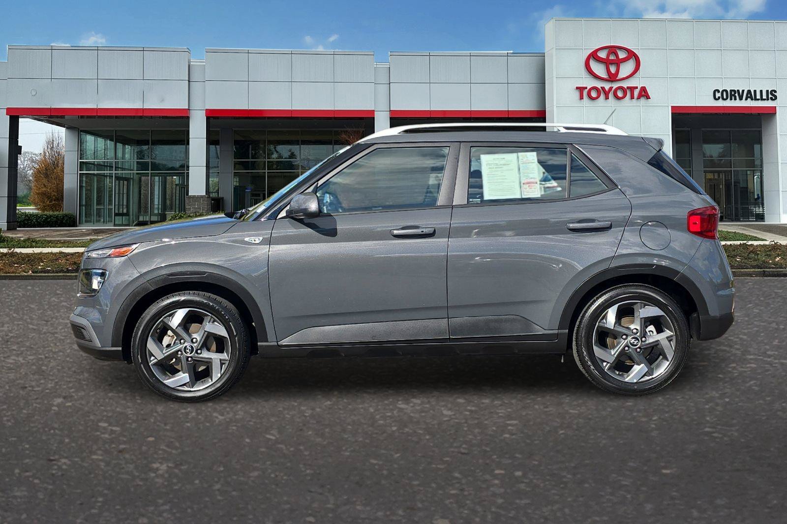 Used 2025 Hyundai Venue SEL FWD image 7