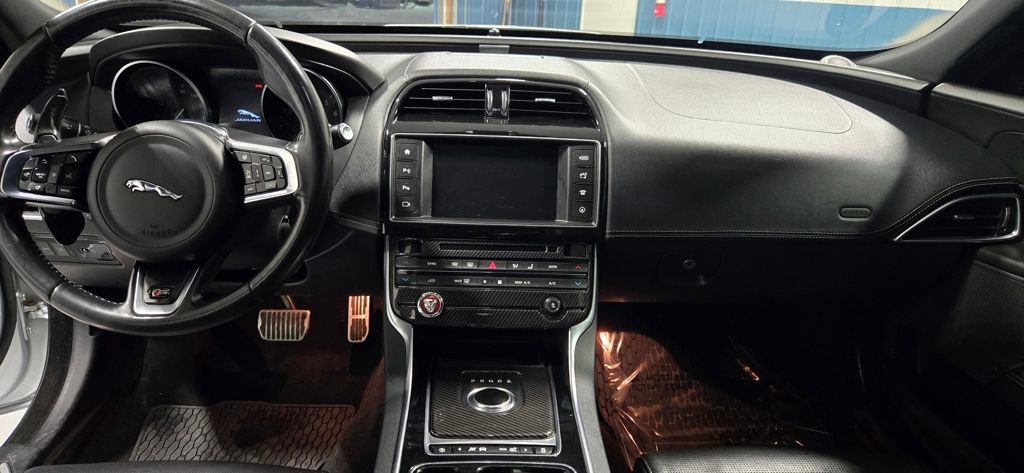 Used 2018 Jaguar XE S image 44