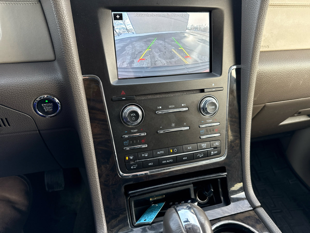 Used 2017 Lincoln Navigator Select image 18