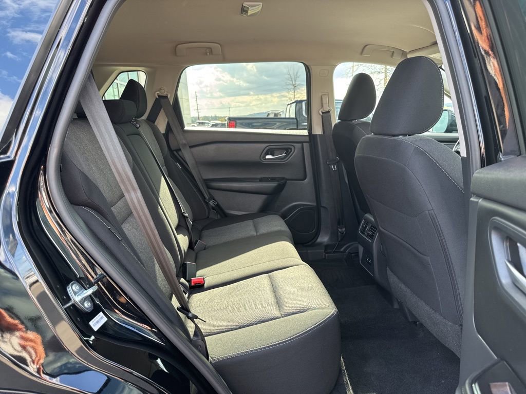 Used 2025 Nissan Rogue SV AWD/4WD image 22