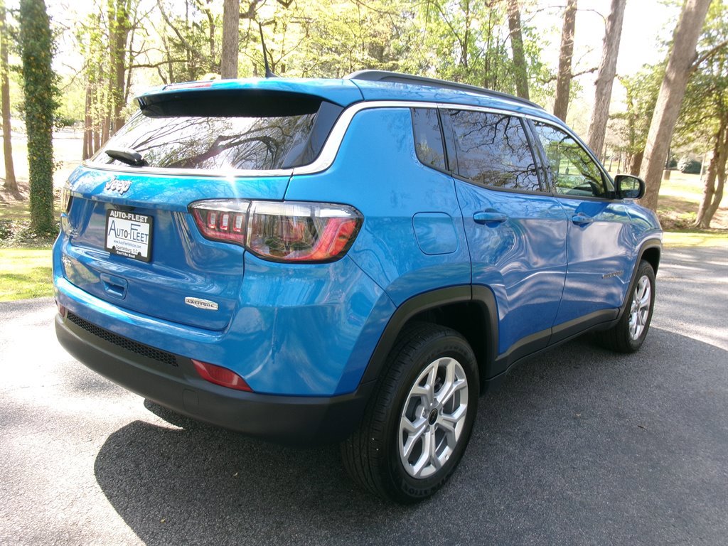 Used 2025 Jeep Compass Latitude AWD/4WD image 5