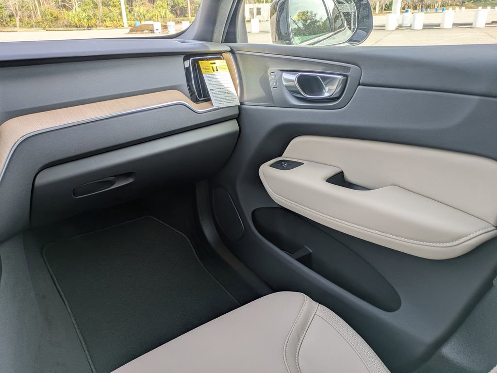 New 2026 Volvo XC60 T8 Core image 20