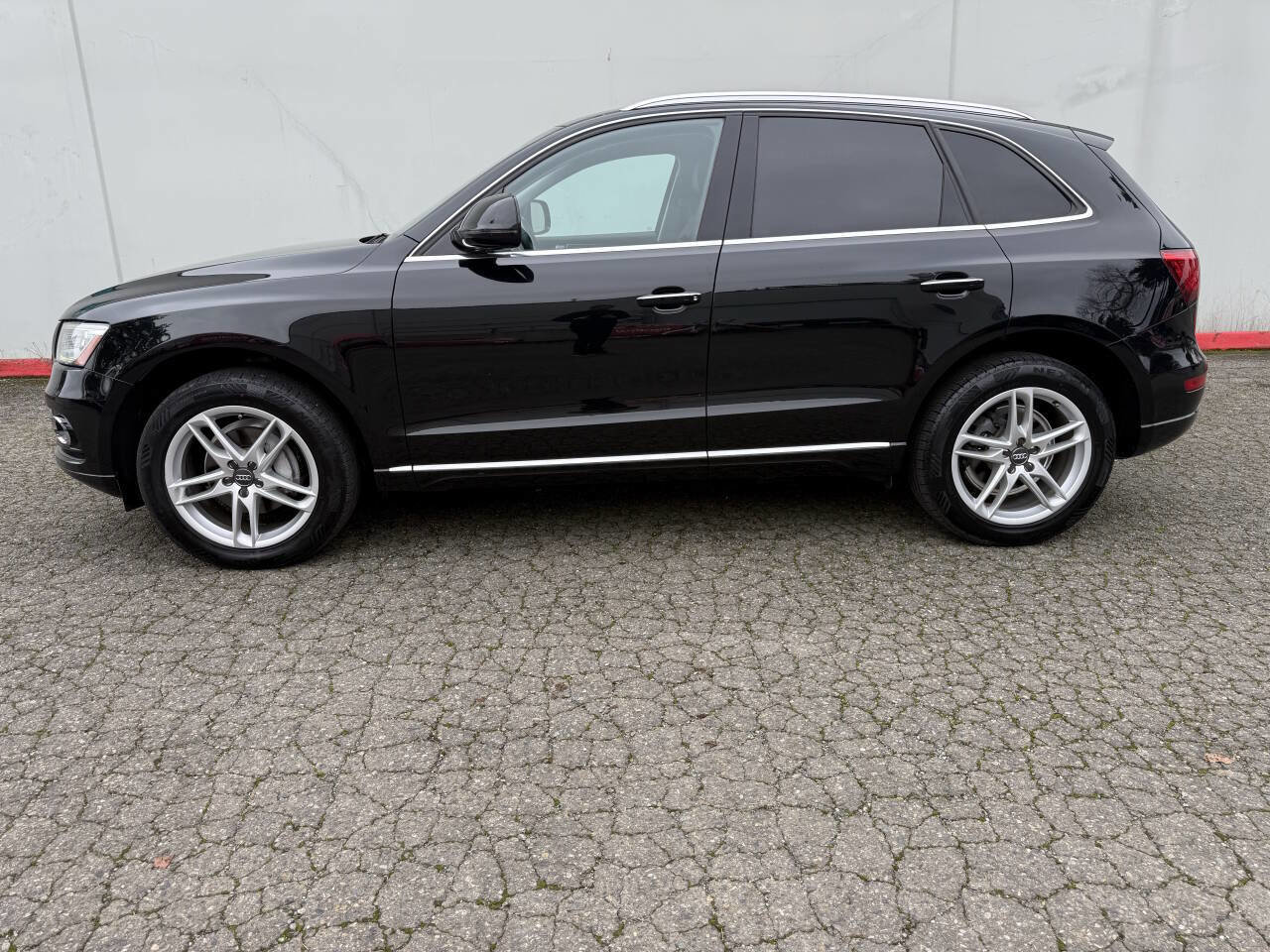 Used 2016 Audi Q5 2.0T Premium Plus w/ Technology Package image 2