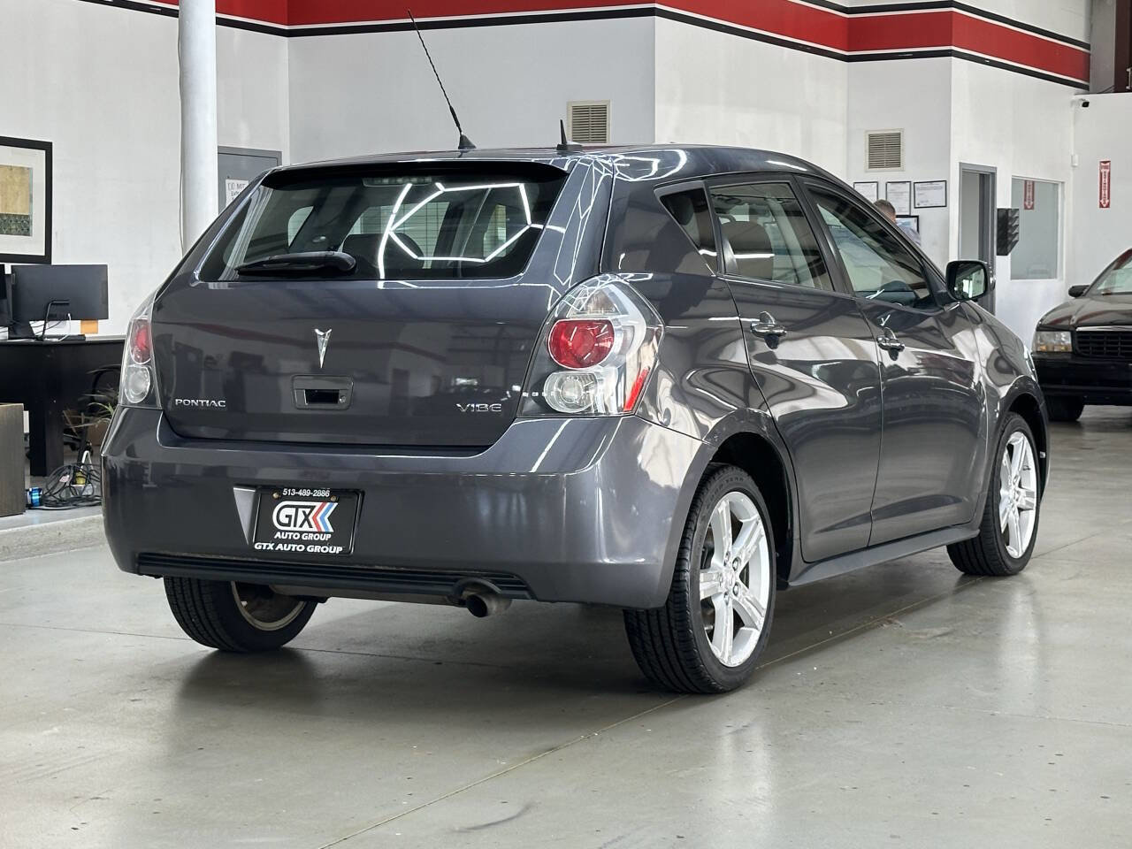 Used 2010 Pontiac Vibe w/ Sun and Wheels Package image 2